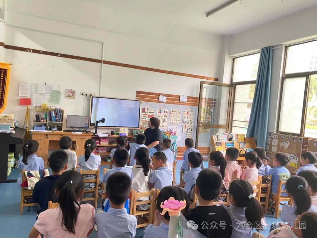 再进小学,亲身体验——鹏城幼儿园大班第二次参观小学活动 第6张