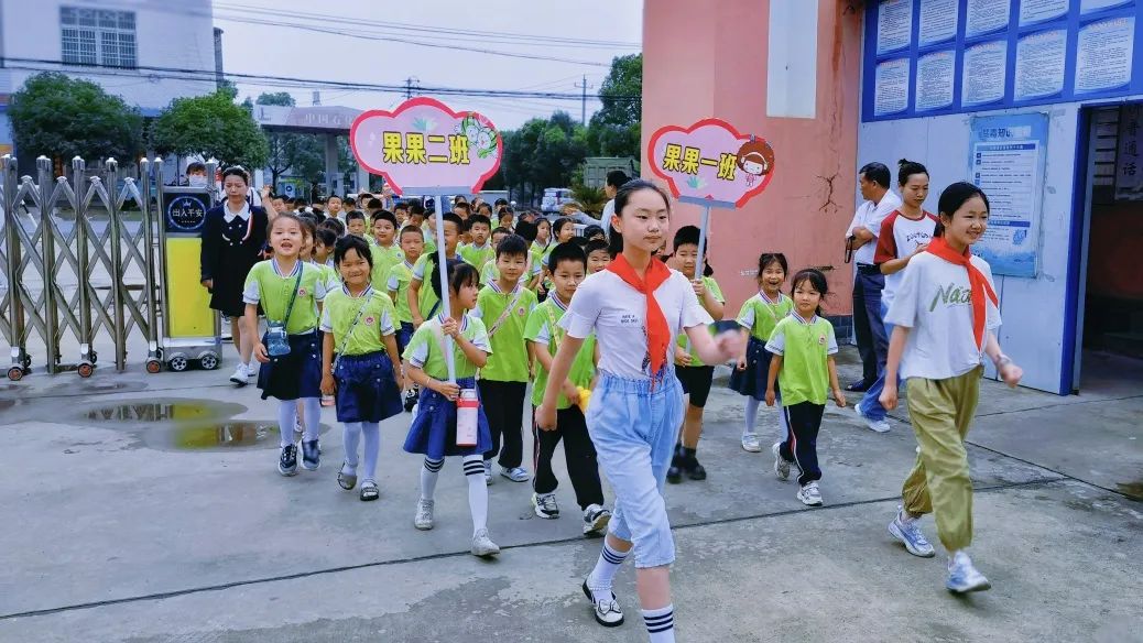 【走,参观小学去!】佛子山镇中心幼儿园大班级部参观小学活动 第21张