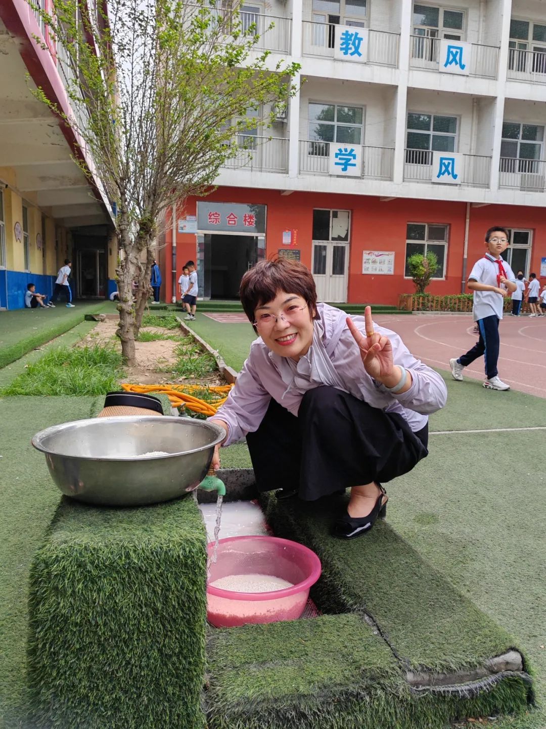 四型机关(学校)建设 || 沙河市第七小学“粽情端午 共言智善”教职工包粽子活动 第7张