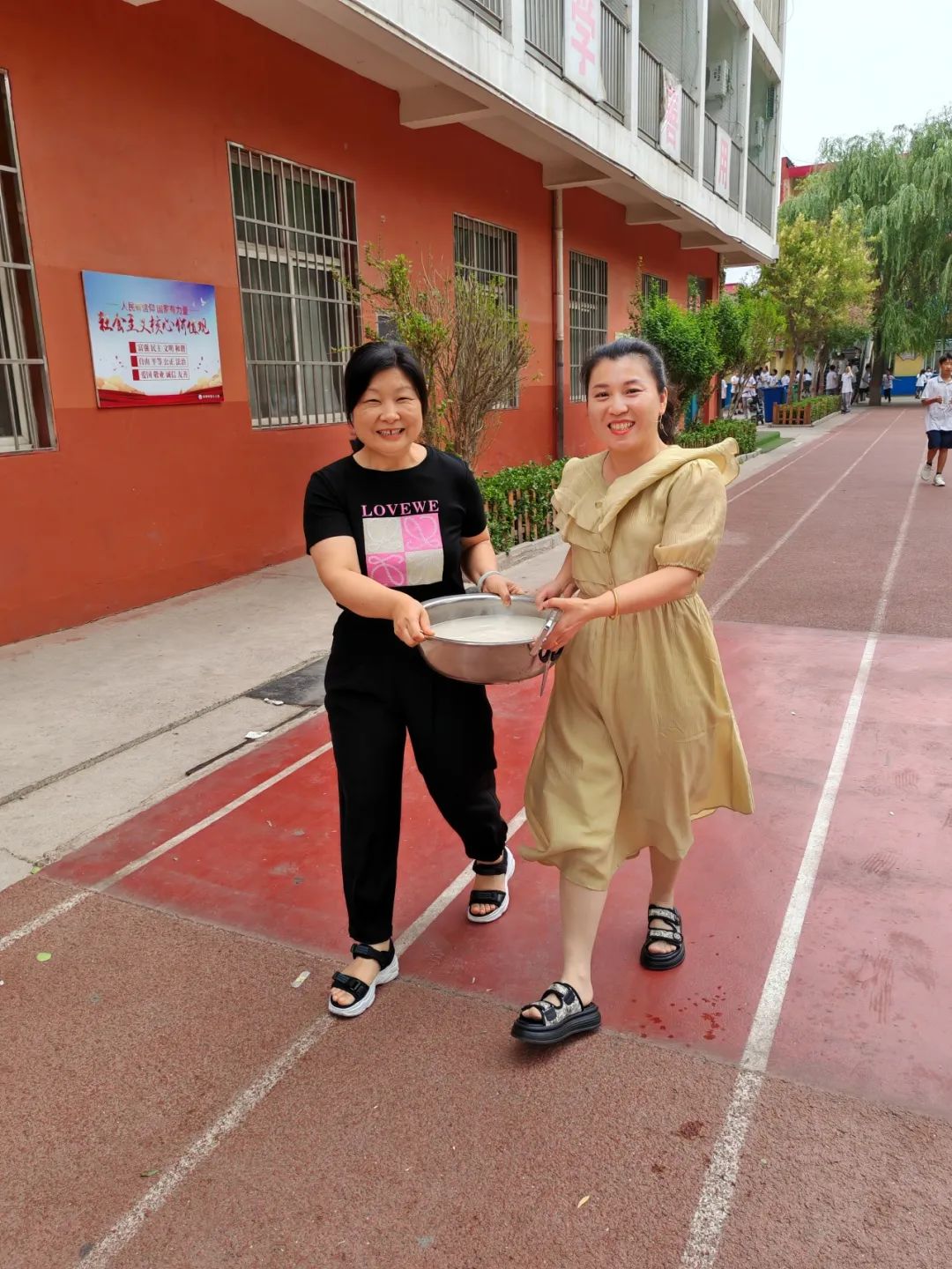 四型机关(学校)建设 || 沙河市第七小学“粽情端午 共言智善”教职工包粽子活动 第14张