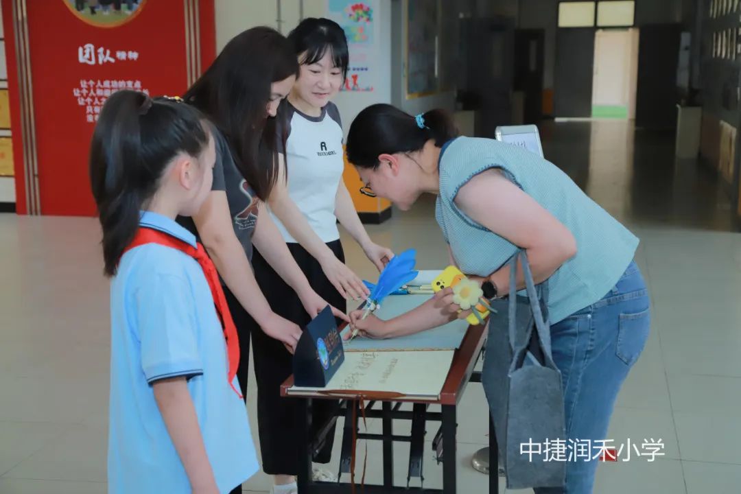 满园书香,悦读悦享——全区小学“阅读推进及成果展示”活动在润禾小学举行 第8张