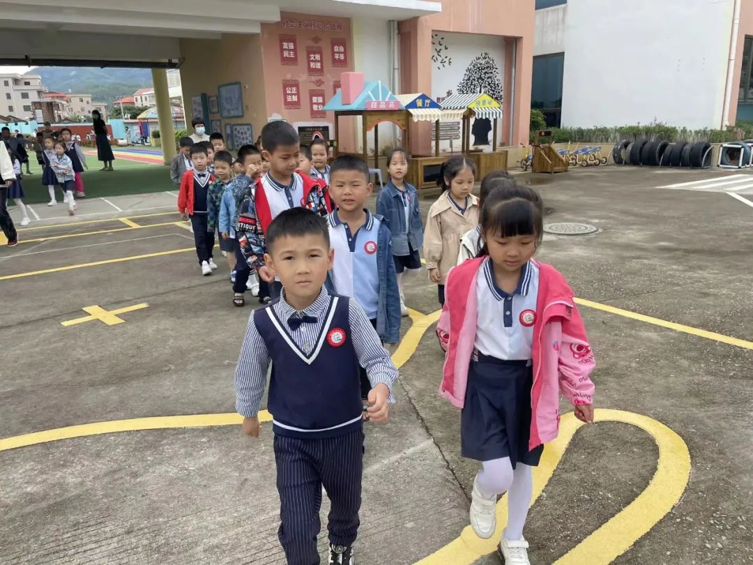 【学前教育宣传月】初探小学.“幼”见成长——惠安县紫山第二中心幼儿园幼小衔接之参观小学 第7张