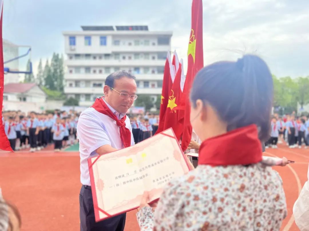 “红领巾爱祖国”——贵溪市实验小学一年级第一批少先队员入队仪式 第20张