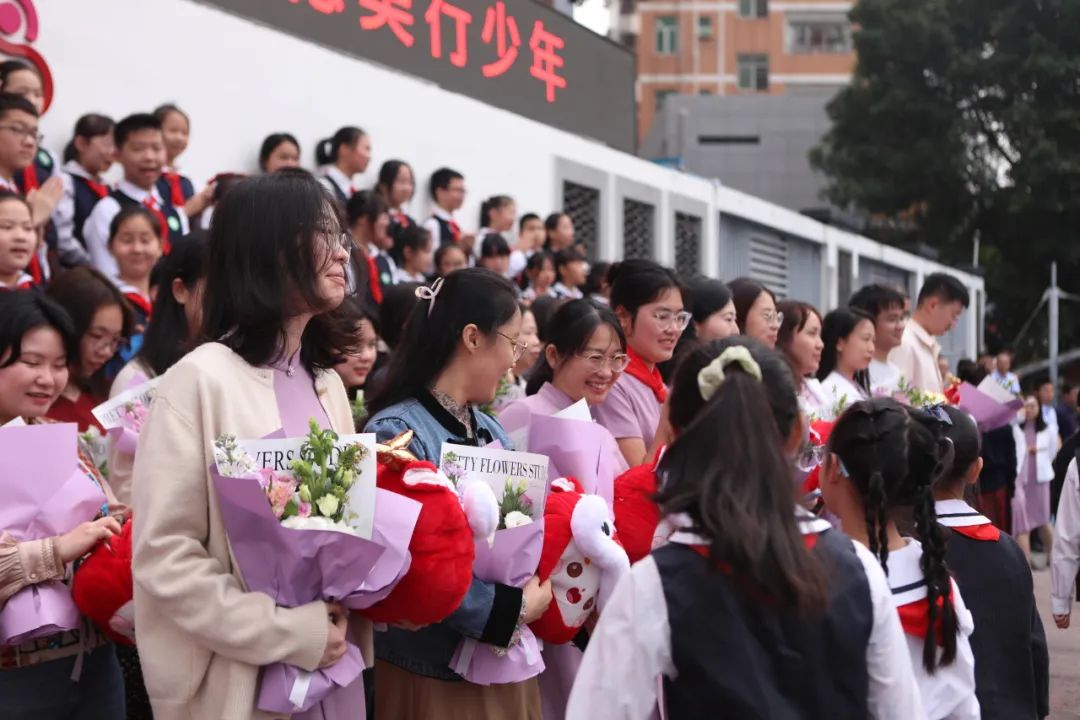 闪亮的日子 | 龙华中心小学“新百年 星教师”第八届班主任节 第10张