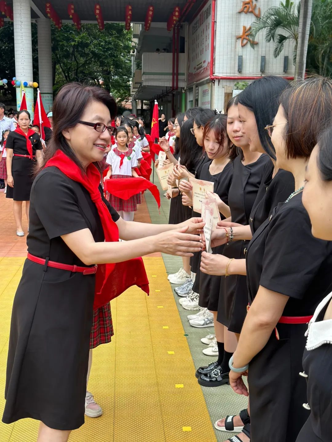 红领巾爱祖国——广州市花都区骏威小学2024年少先队新队员入队仪式 第25张