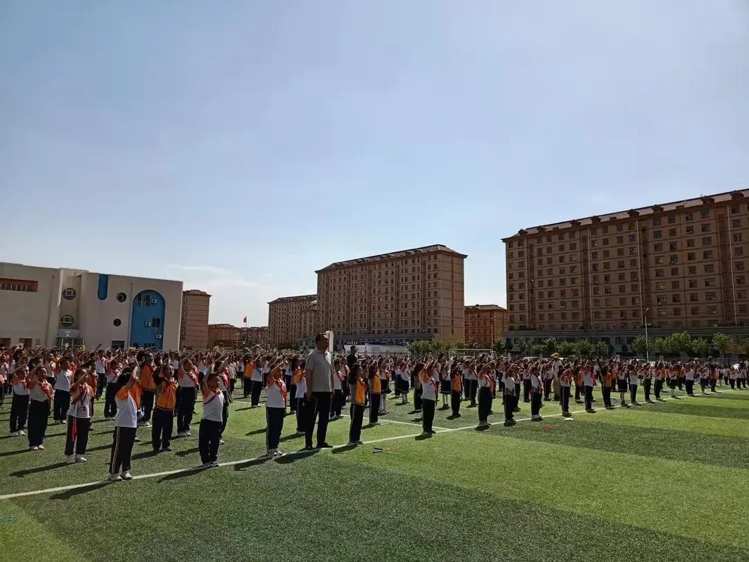 端午情浓  粽子寄思——锡林浩特市第十二小学端午节主题升旗仪式 第16张