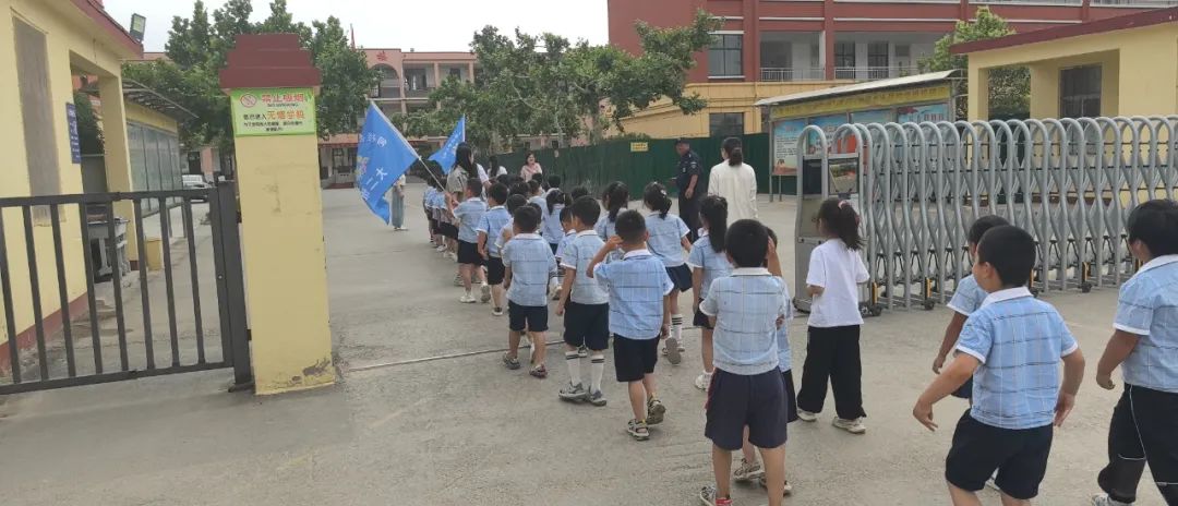 【初探小学  礼遇成长】何楼办事处中心幼儿园大班小朋友参观小学活动 第25张