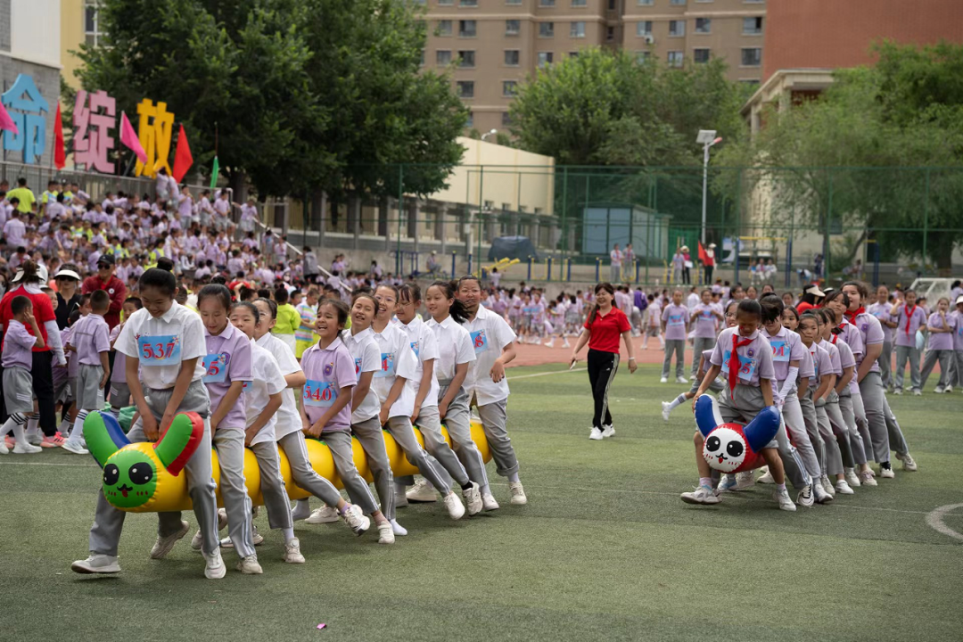 阜康市第五小学集团校开展第九届“少年儿童心向党 我与祖国共成长”“我是小小石榴籽·悦动艺术节”暨运动会活动 第9张