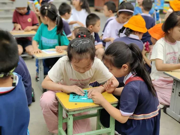 【向阳动态】初探小学 共赴成长——运城向阳学校师生迎接幼儿园小朋友到校参观体验 第30张