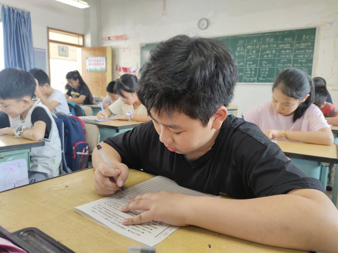 书香拼墨痕 妙笔书感悟 ——罗沙小学开展生命教育感悟现场作文竞赛活动 第13张