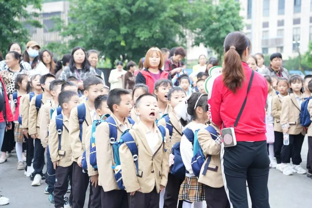 初探小学·礼遇成长 ——潼南区琼江幼儿园大班参观小学实践 第7张