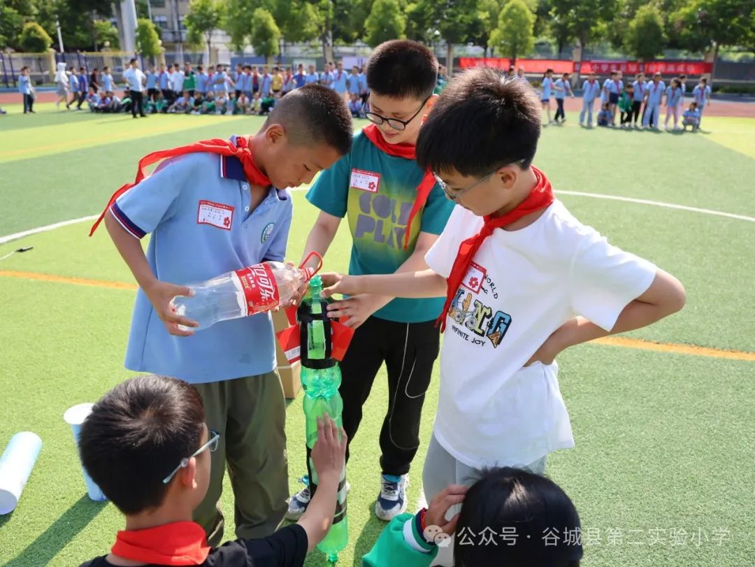 二实小学生的航天梦想:谷城县第二实验小学校园“水火箭制作及发射比赛”顺利举行 第25张