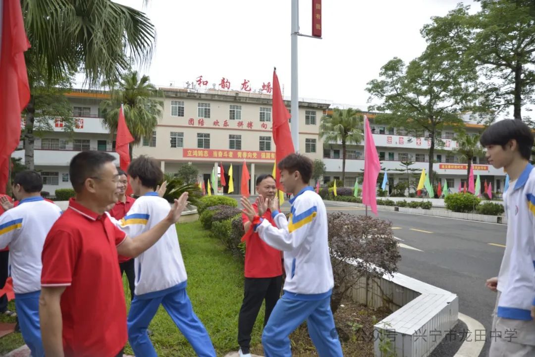 剑指高考 载梦出征——兴宁市龙田中学2024年高考出征仪式 第39张