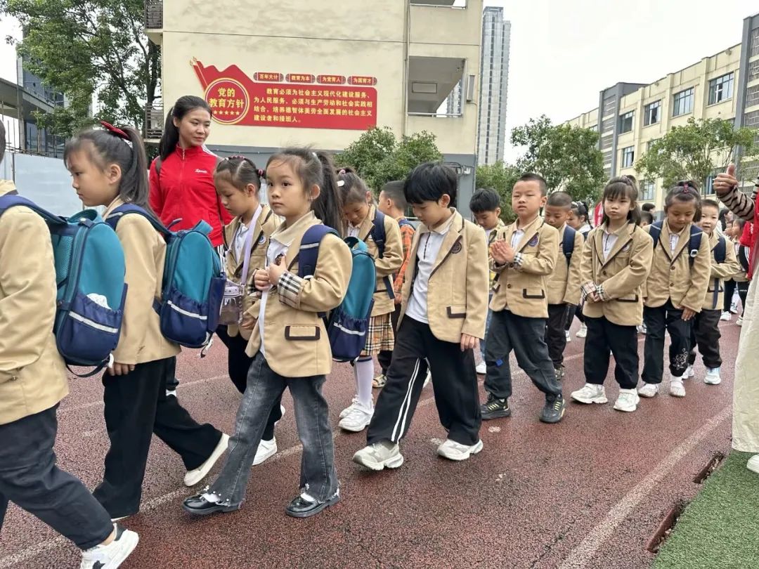 初探小学·礼遇成长 ——潼南区琼江幼儿园大班参观小学实践 第14张