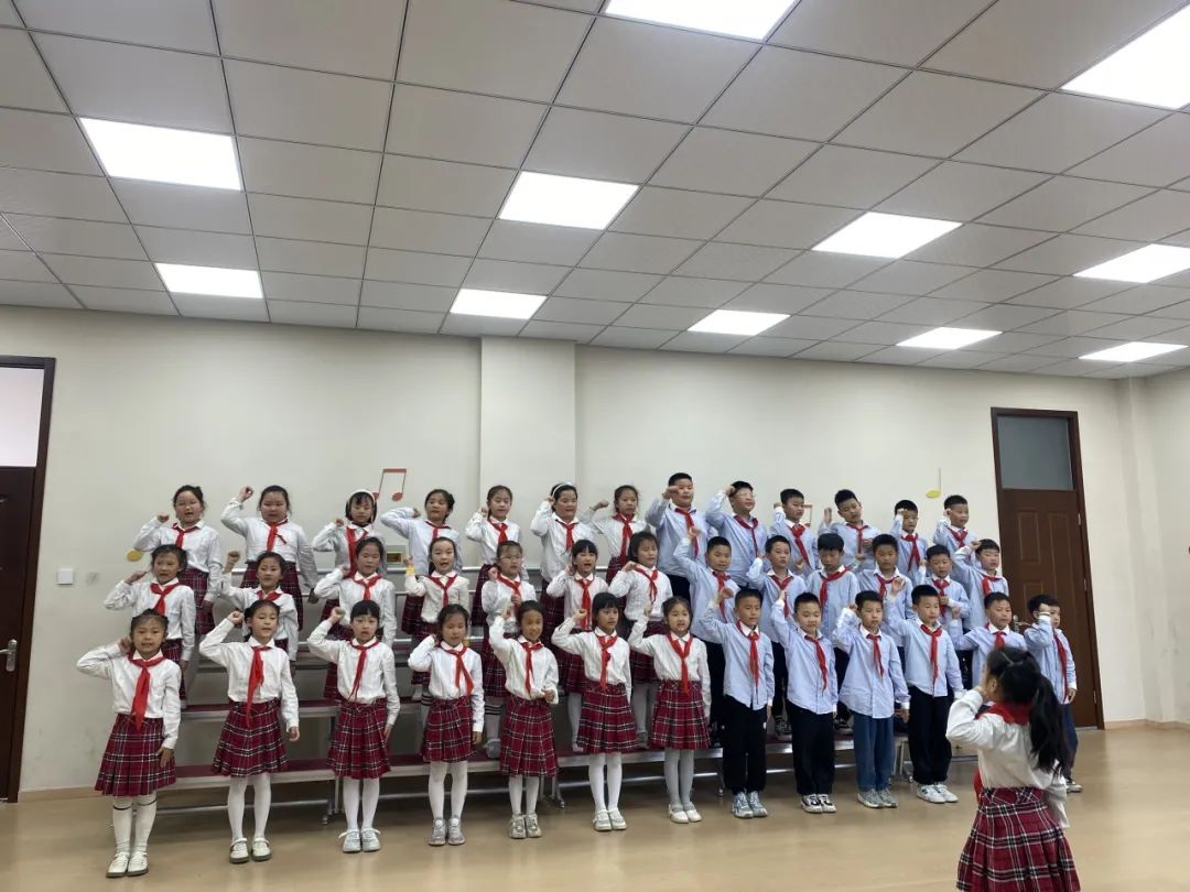 【黄山·喜报】黄山中心小学在全国第八届中小学艺术展演——云龙区“阳光下成长”合唱比赛中获得“最佳表演奖” “优秀组织奖”的好成绩 第5张