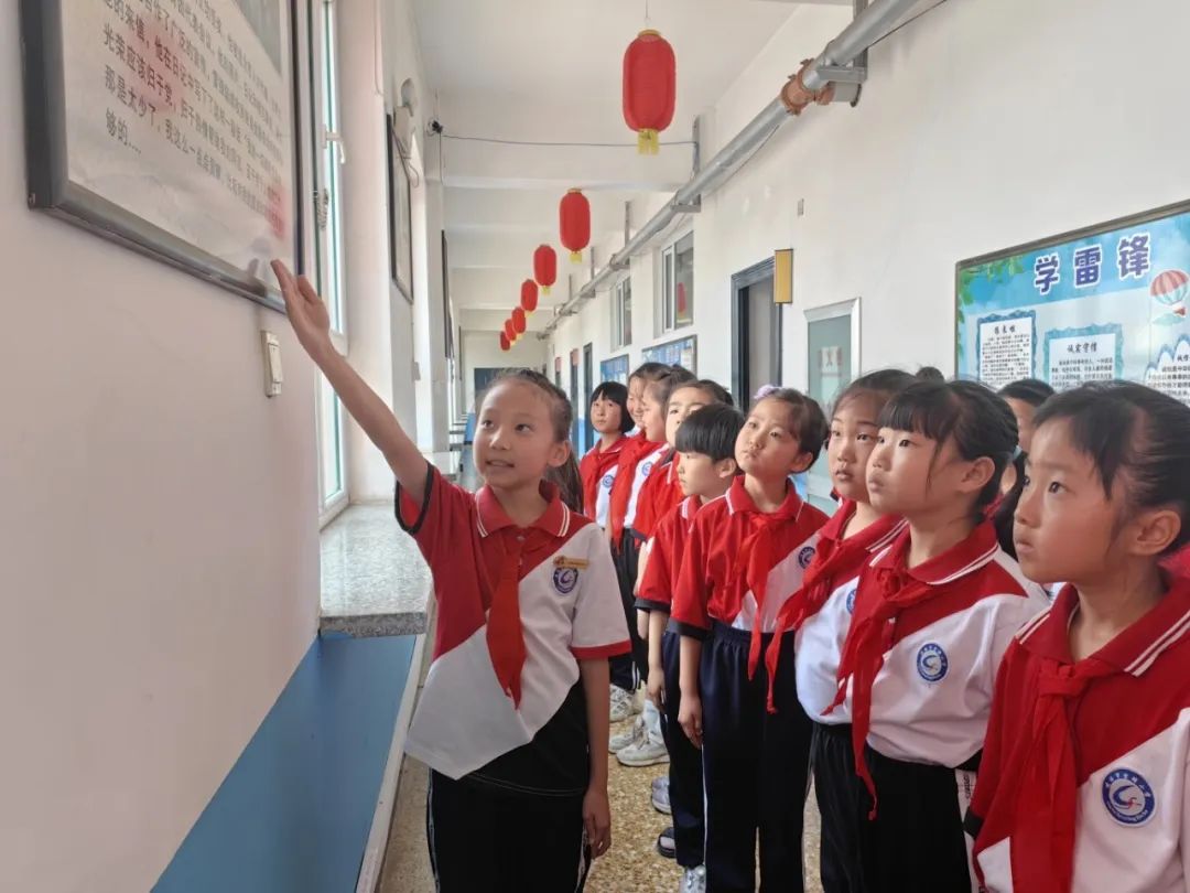 与雷锋同行 让梦想飞扬--凌海市雷锋小学少先队入队仪式 第31张