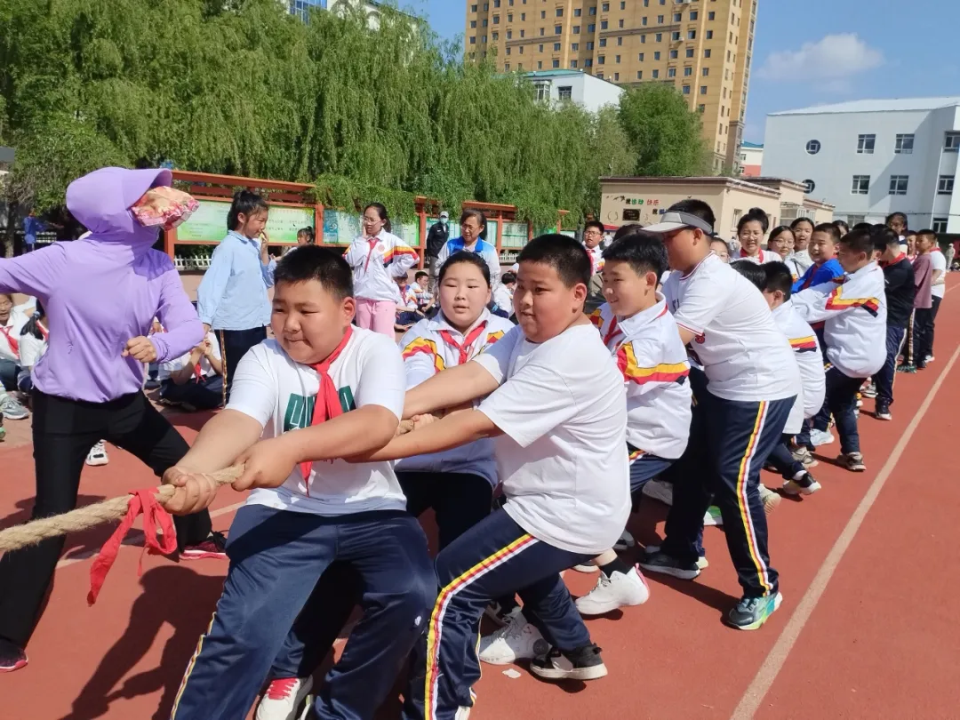 【艺体活动】实验小学举行“趣运动 悦童年”趣味运动会 第12张