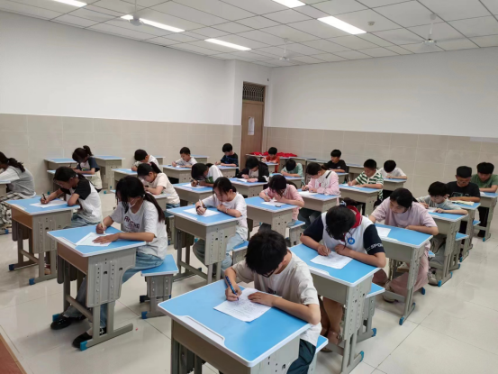 颍上县第十小学(第一小学南校区)趣味英语活动与世界海洋日作品展 第6张