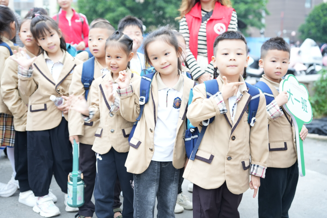 初探小学·礼遇成长 ——潼南区琼江幼儿园大班参观小学实践 第8张