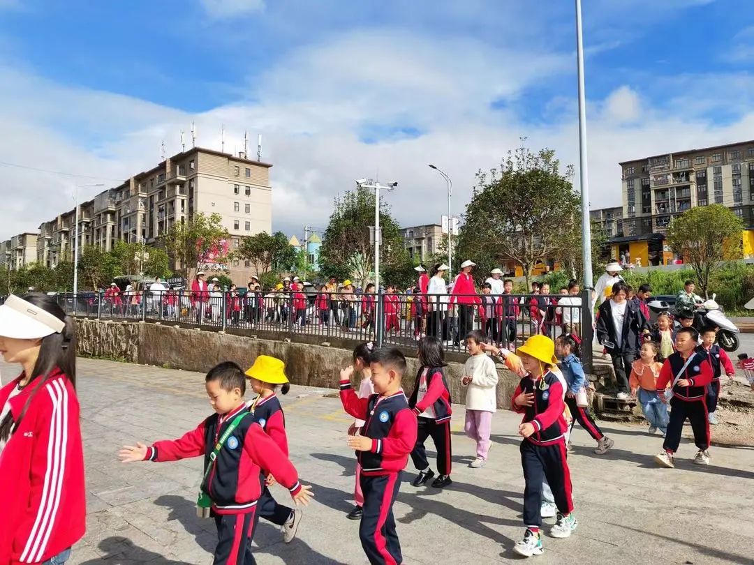 【幼小衔接】“小学零距离,成长初体验”——铜仁市第二十四幼儿园大班参观小学活动 第21张