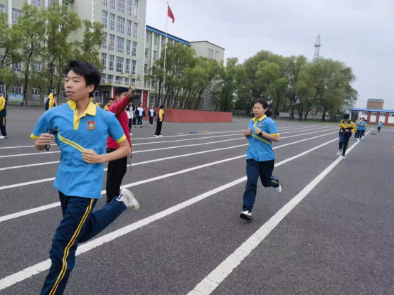 【深化能力作风建设】模拟测试 备战中考---第二十五中学初三年级开展2024年中考体育模拟测试 第13张