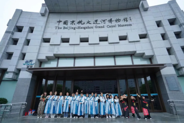 【学子风采】杭州市大关苑第一小学街舞助力“宋韵文化走向世界”六一国际儿童节快闪活动 第3张