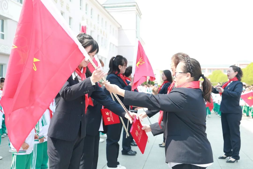 鄂伦春自治旗实验小学“红领巾爱祖国”主题大队会 第36张