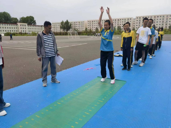 【深化能力作风建设】模拟测试 备战中考---第二十五中学初三年级开展2024年中考体育模拟测试 第7张