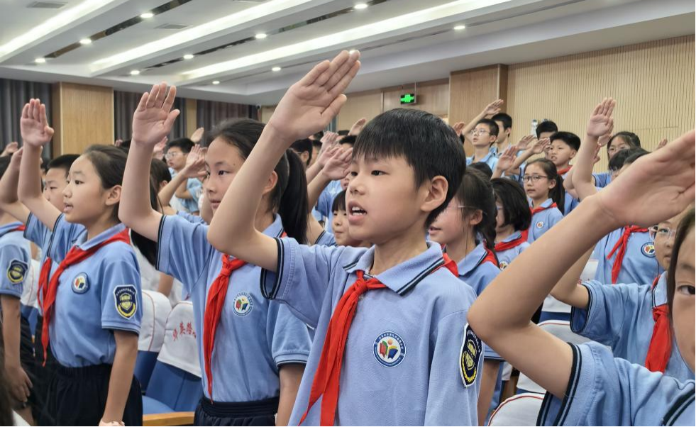 亮相!华英路小学首批校园少年警队队员“入列” 第8张