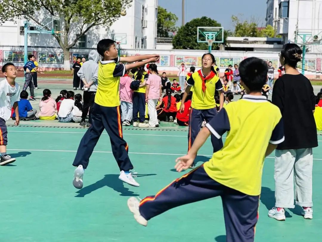 活力排球  绽放童年——钟埭小学举行第四届“樱花杯”校园排球联赛 第7张