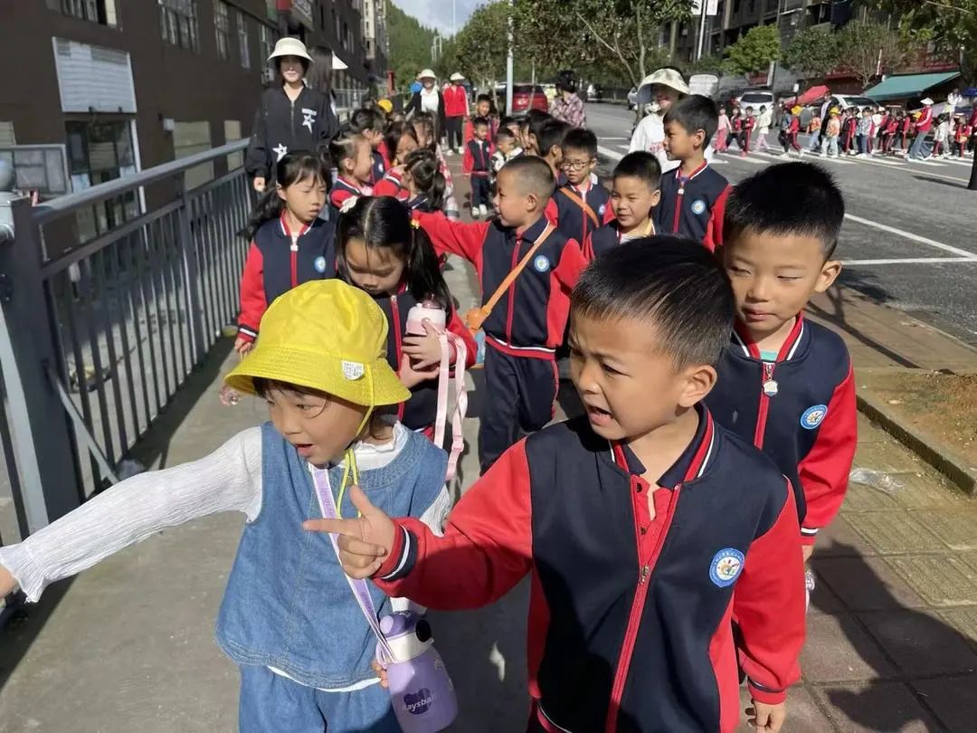 【幼小衔接】“小学零距离,成长初体验”——铜仁市第二十四幼儿园大班参观小学活动 第24张