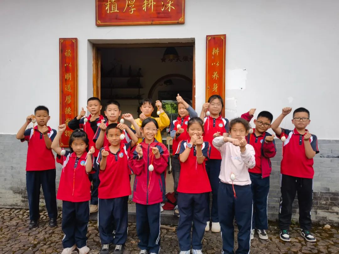 三魁镇第二小学“爱在端午,情暖童心”留守儿童端午节手工活动​ 第6张