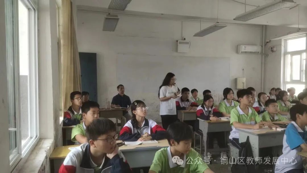 【学校活动】大许镇中心中学迎接区中考备考巡视指导教学工作 第2张