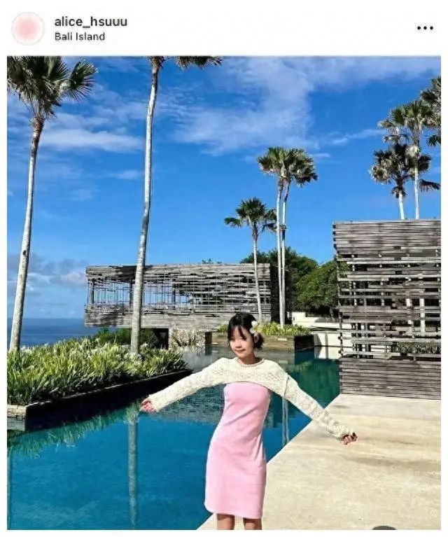 大小S爱女巴厘岛游玩,小玥儿穿衣风格引热议,lily造型再遭质疑