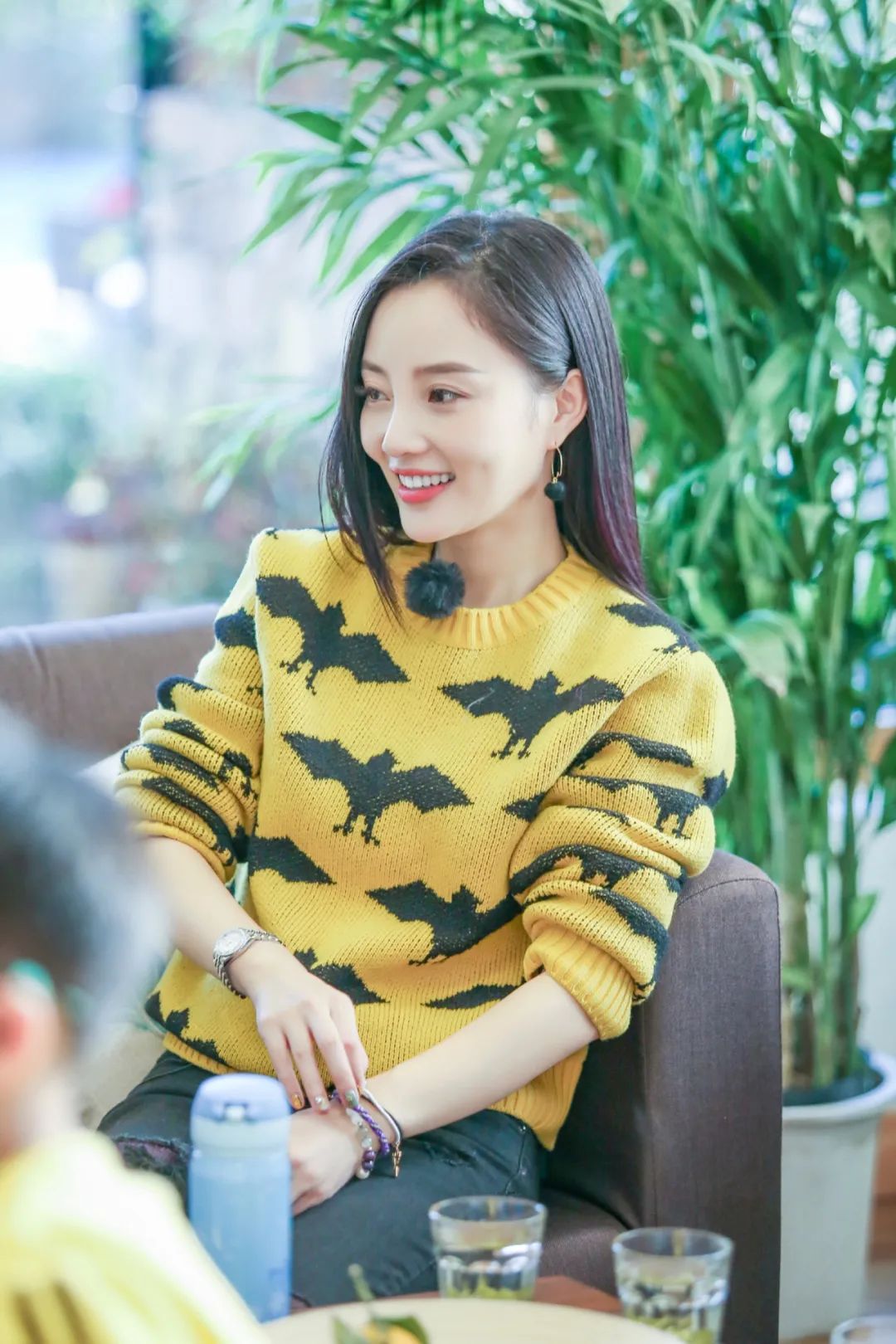 41岁李小璐三亚度假照流出,身材如少女,又跟小鲜肉好上了?