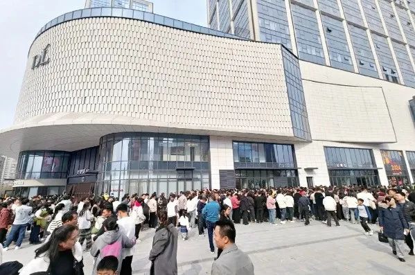 把一个超市变成一个景点,只有胖东来!胖东来首日盛况给企业的一些启示