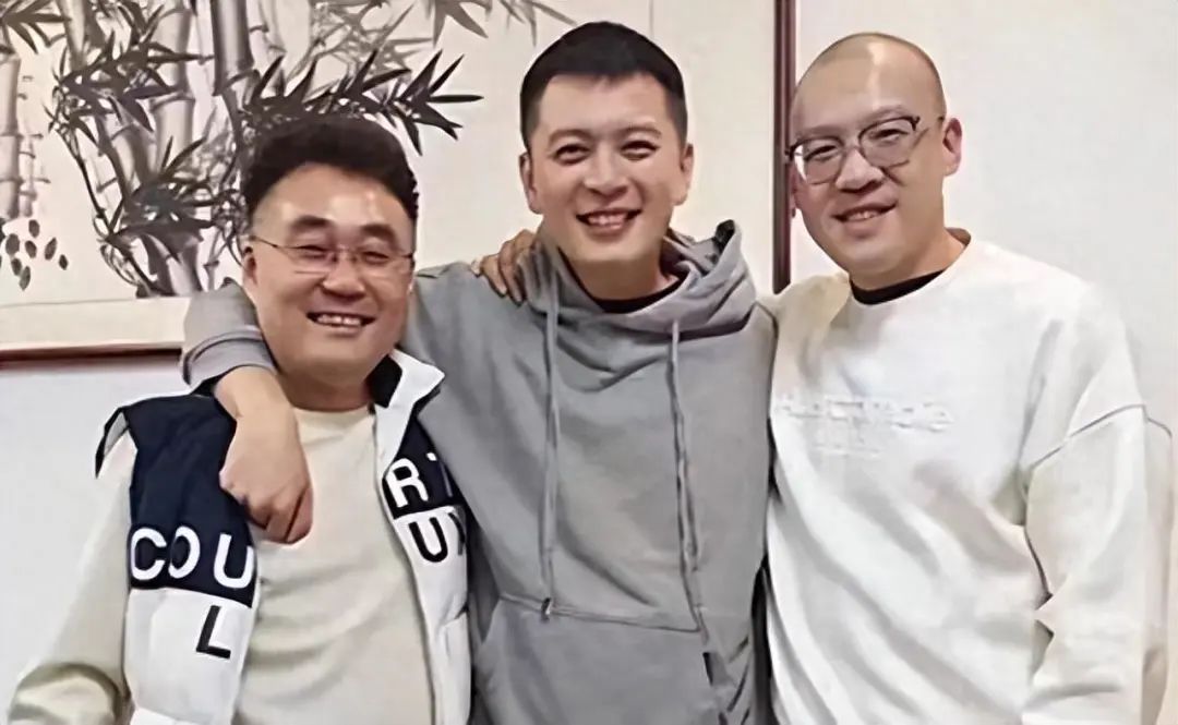 排面!前山东男篮队长东北游玩,杨鸣韩德君接驾,赵本山儿子作陪