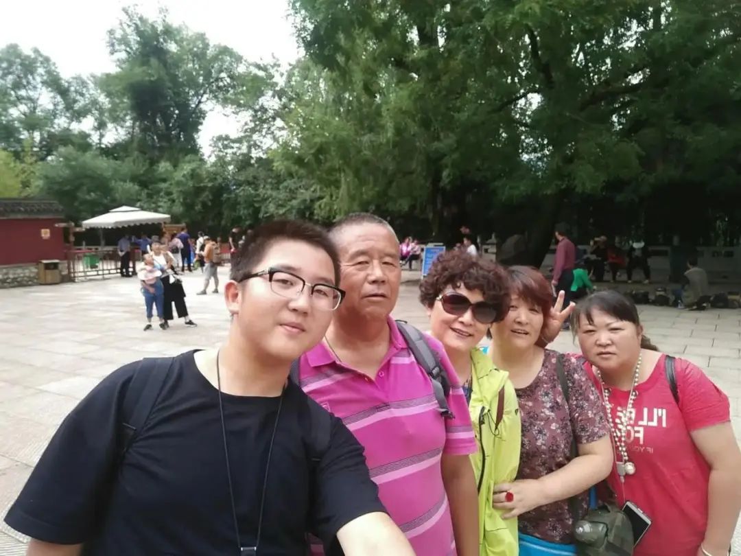 长沙一家游玩山东,晒亲戚家招待惹争议,网友:山东亲戚真大气