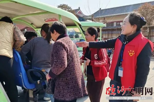 文明旅游丨文明旅游志愿者成假期景区“新风景”