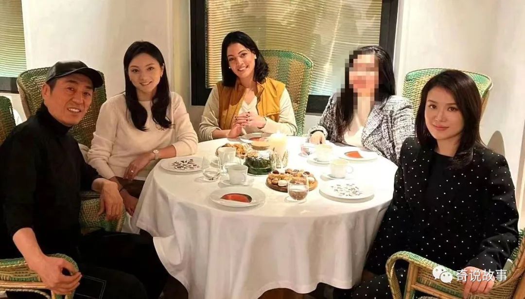 张艺谋携妻出游,合体现身巴黎多场活动,42岁陈婷容光焕发越来越美