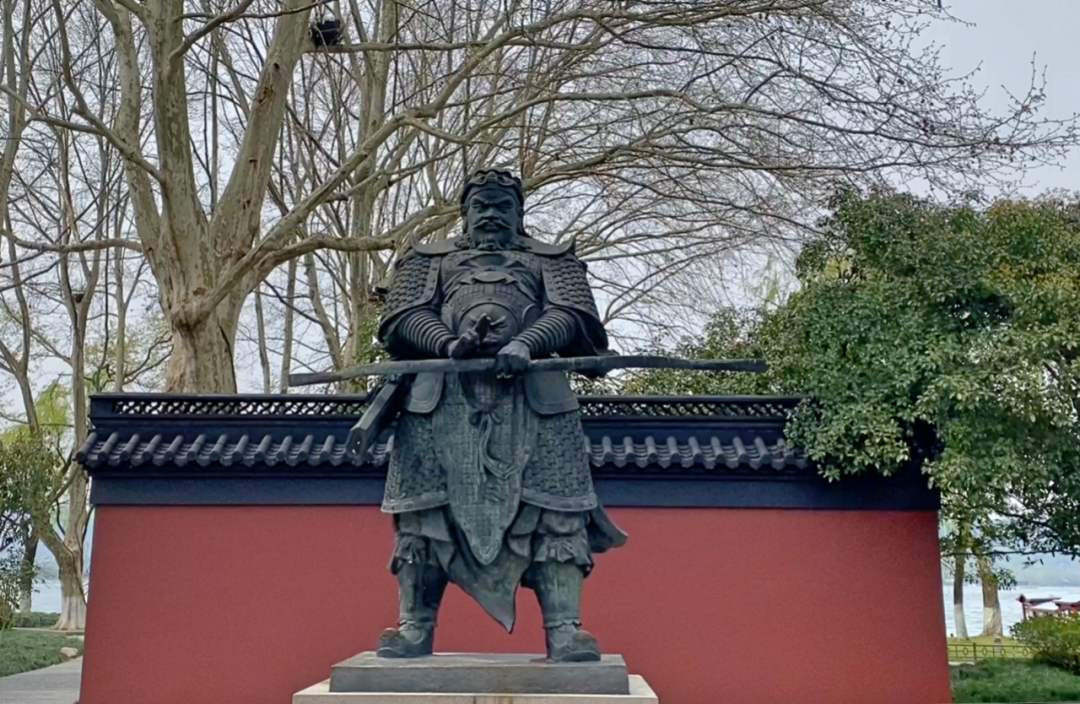 打卡杭州西湖景区内的古庙,镇庙之宝40吨铜打造的铜殿,很金碧辉煌