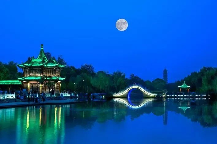 自驾游,要不要结伴?看看身边的这些真实事例,就知道该怎么做了
