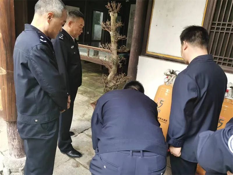 华小明深入龙虎山景区督导检查安全生产工作