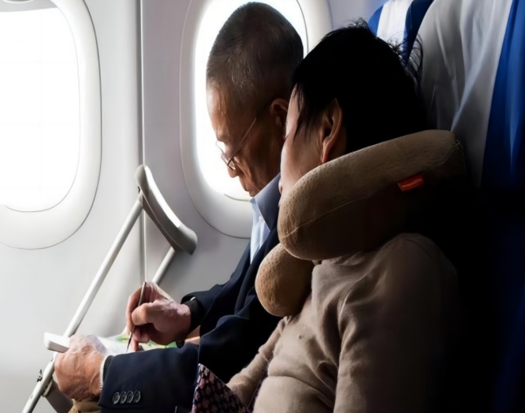 男子和胃癌父亲出国旅游,88天后,父亲像换了个人似的,病情竟然也好转了