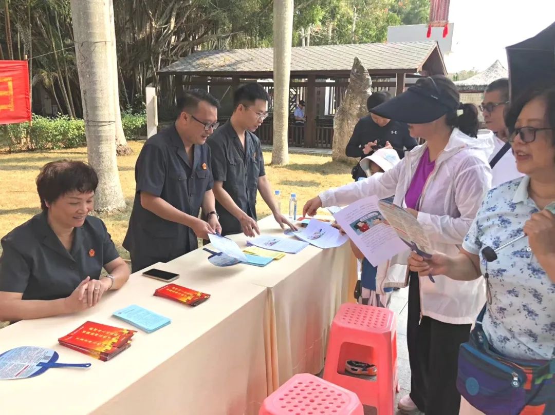 儋州法院开展“喜迎元宵节 送法进景区”普法宣传活动