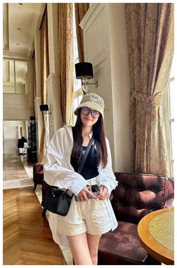 陈乔恩坦言过年胖了5公斤 晒海岛度假美照幸福满满