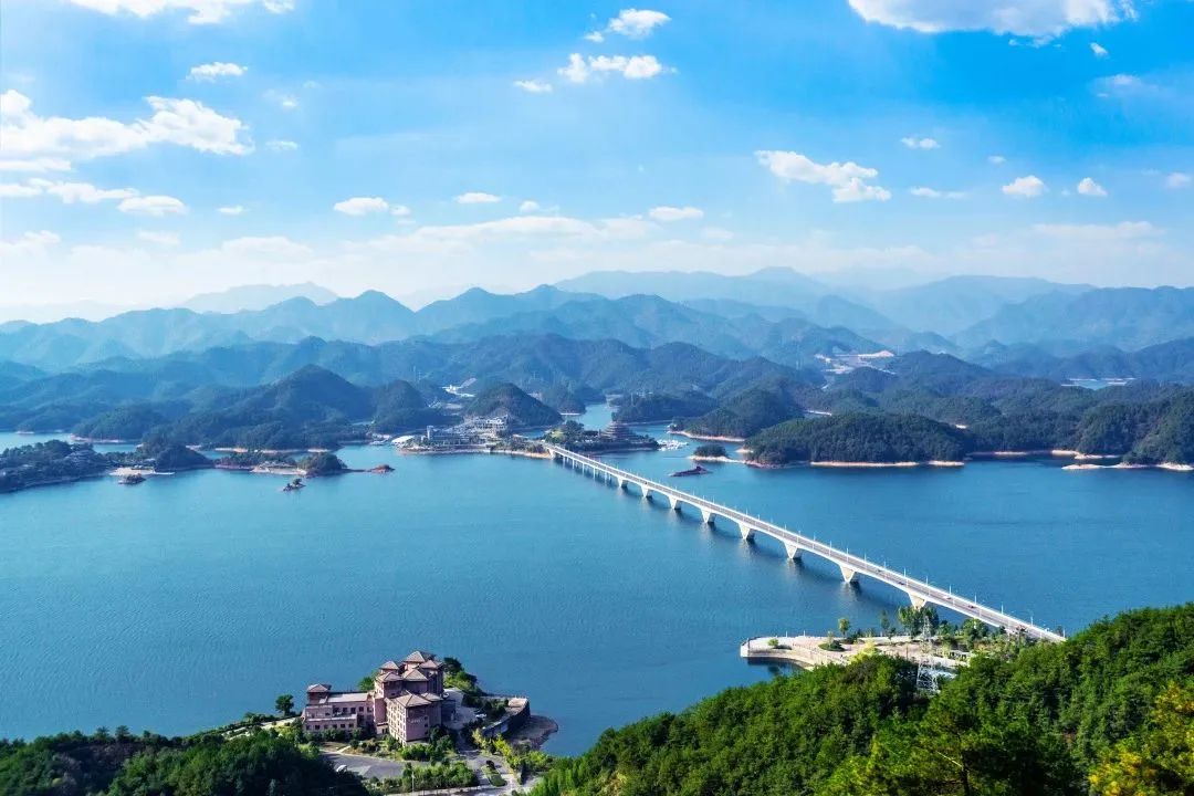 【畅泡温汤】万豪旗下!千岛湖度假天花板!抢￥699两晚卧于山水间!400m²四卧别墅¥3288两晚连住!放风筝/围炉煮茶惬意度假