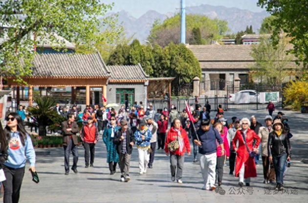 为何现在的旅游者都成了“铁公鸡”?景区老板揭开谜底!