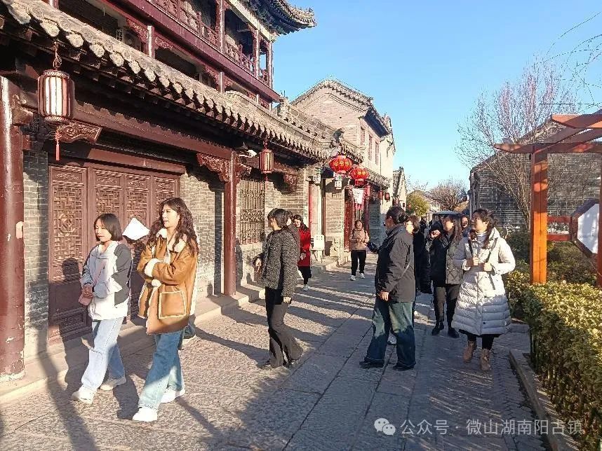 南阳古镇“女神节”迎来旅游小高峰