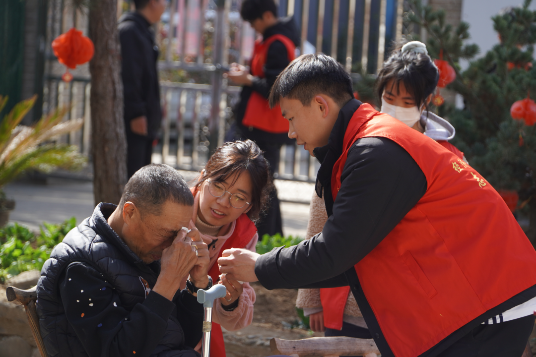 三月雷锋行,情暖敬老院——文化旅游与国际教育学院雷锋月系列活动(三)